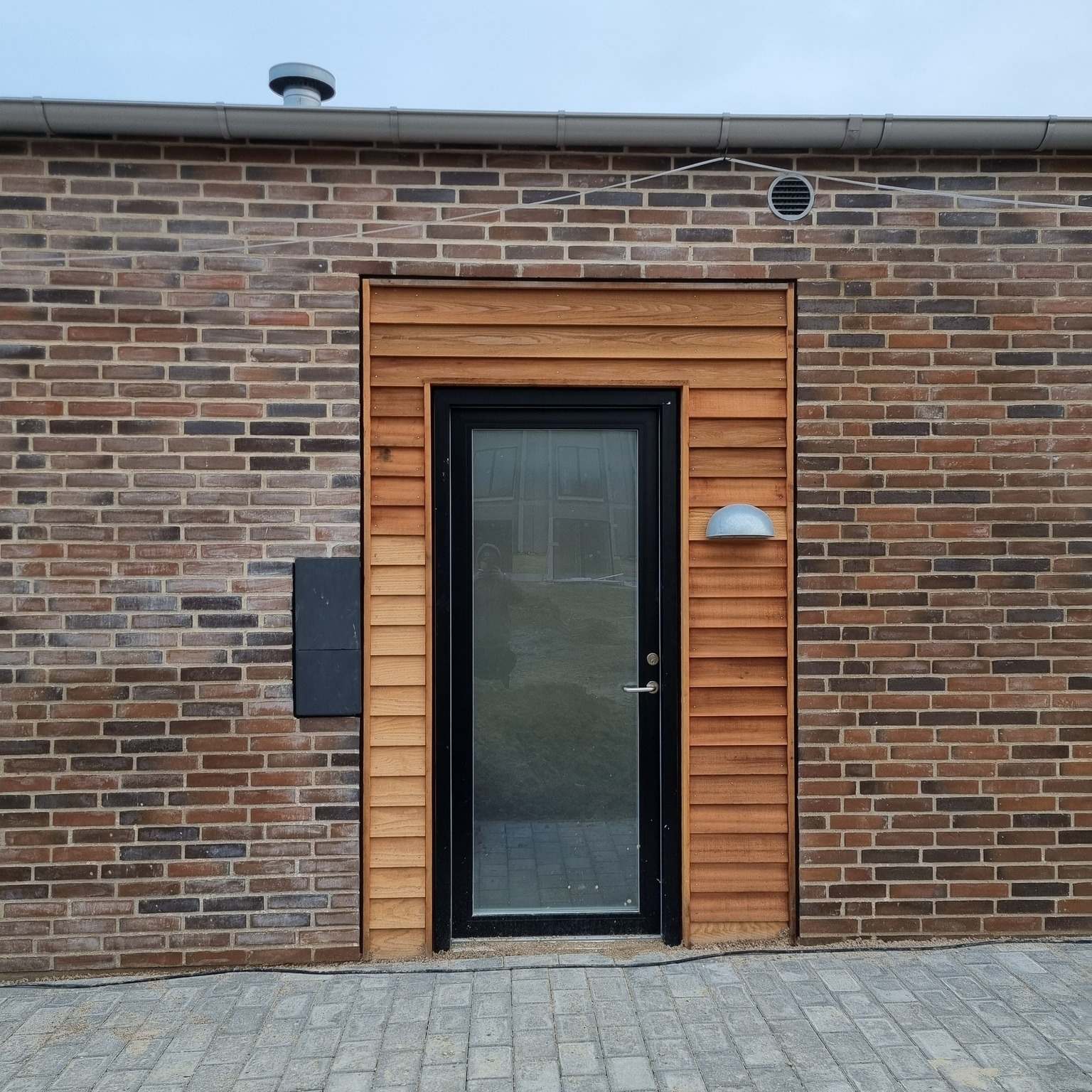 Skal du have nye døre og vinduer? Ring til os.